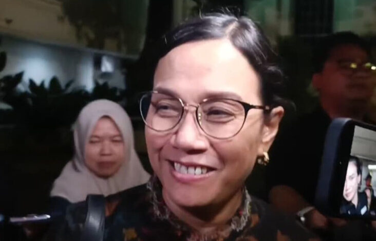 Diisukan Mundur dari Kabinet Merah Putih, Sri Mulyani Hanya Tersenyum