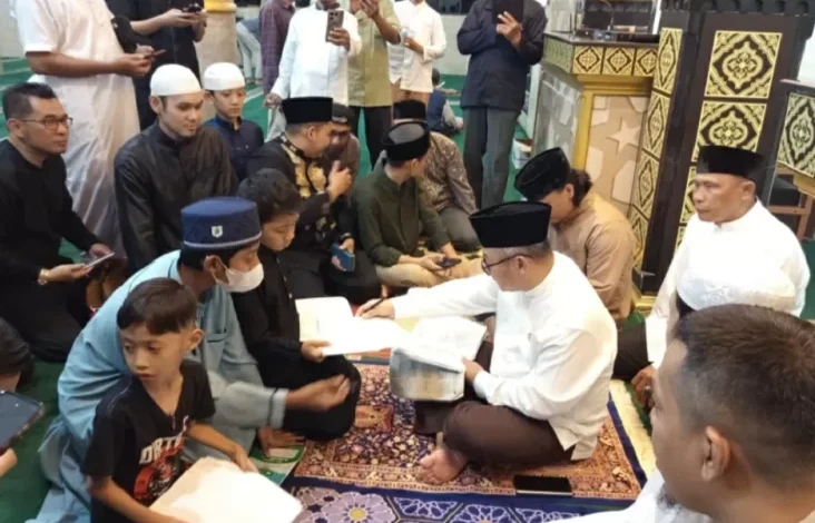 Mendikdasmen Abdul Muti Tarawih Bersama Siswa di Masjid Al-Falah, Hal ini adalah Pesannya