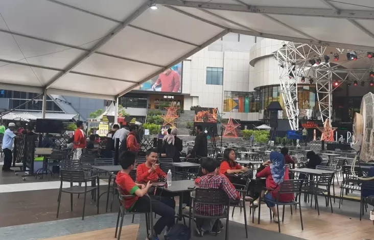 RCTI+ Gelar Nobar Timnas Indonesia vs Bahrain dalam tempat La Piazza, Suporter Mulai Padati Lokasi