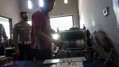 Asal-usul kode huruf pada pelat nomor kendaraan ke Indonesia
