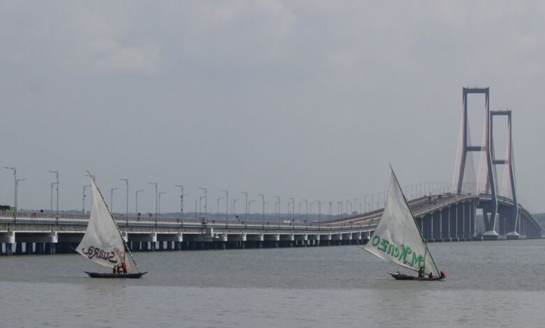 Menelusuri sejarah jembatan Suramadu